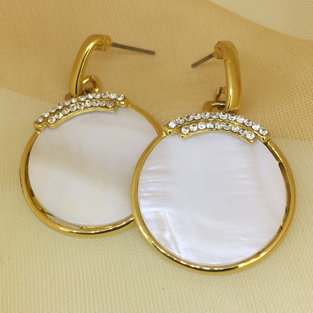Sea shell dangle earrings